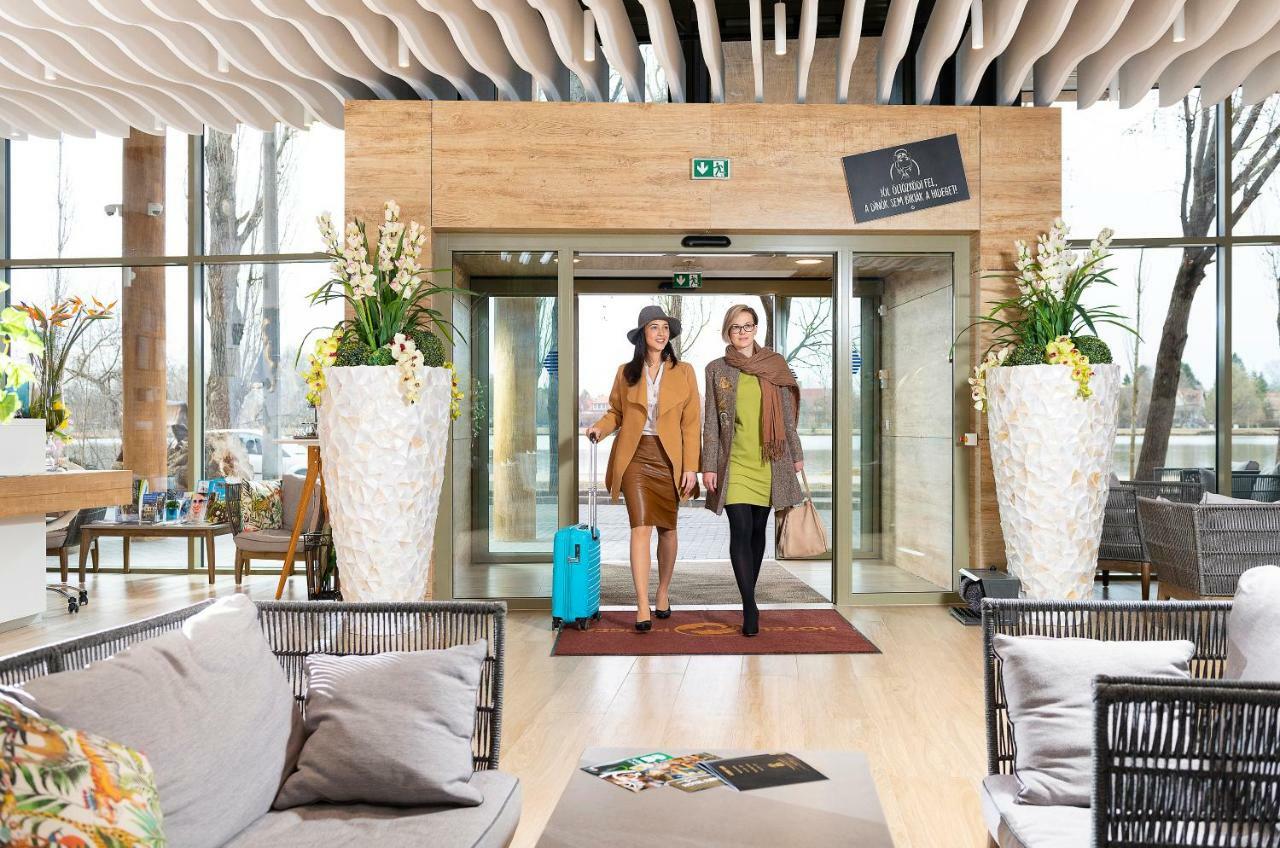 Pangea Hotel Mestecǎneşti Exterior foto